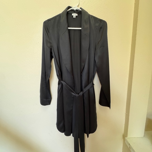 Cuyana Washable Charmeuse Robe - Picture 4 of 10